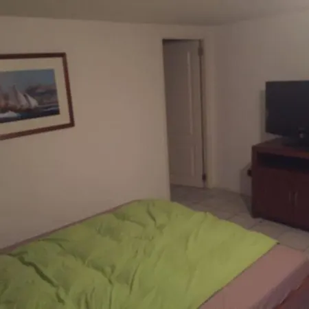 4 Pers Ground Floor * האג