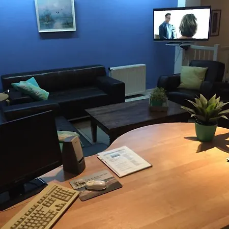 4 Pers Ground Floor And Parkingcard Appartement Den Haag